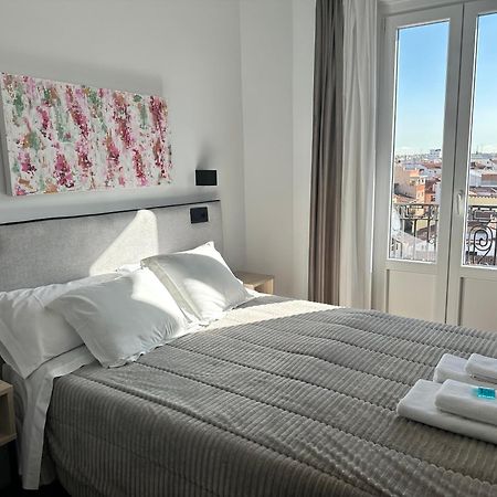 Hostal Besaya Madrid Exterior photo