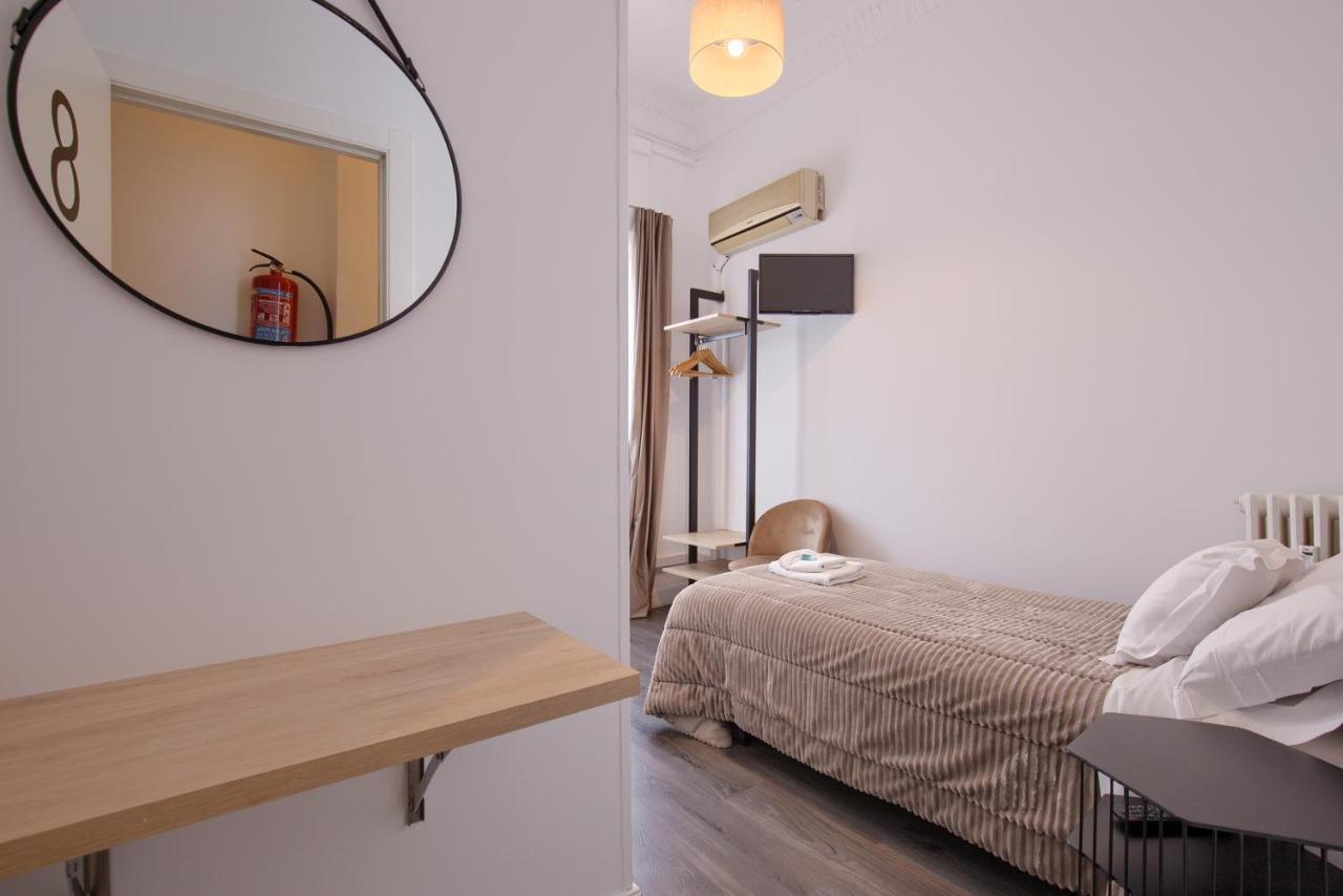 Hostal Besaya Madrid Exterior photo