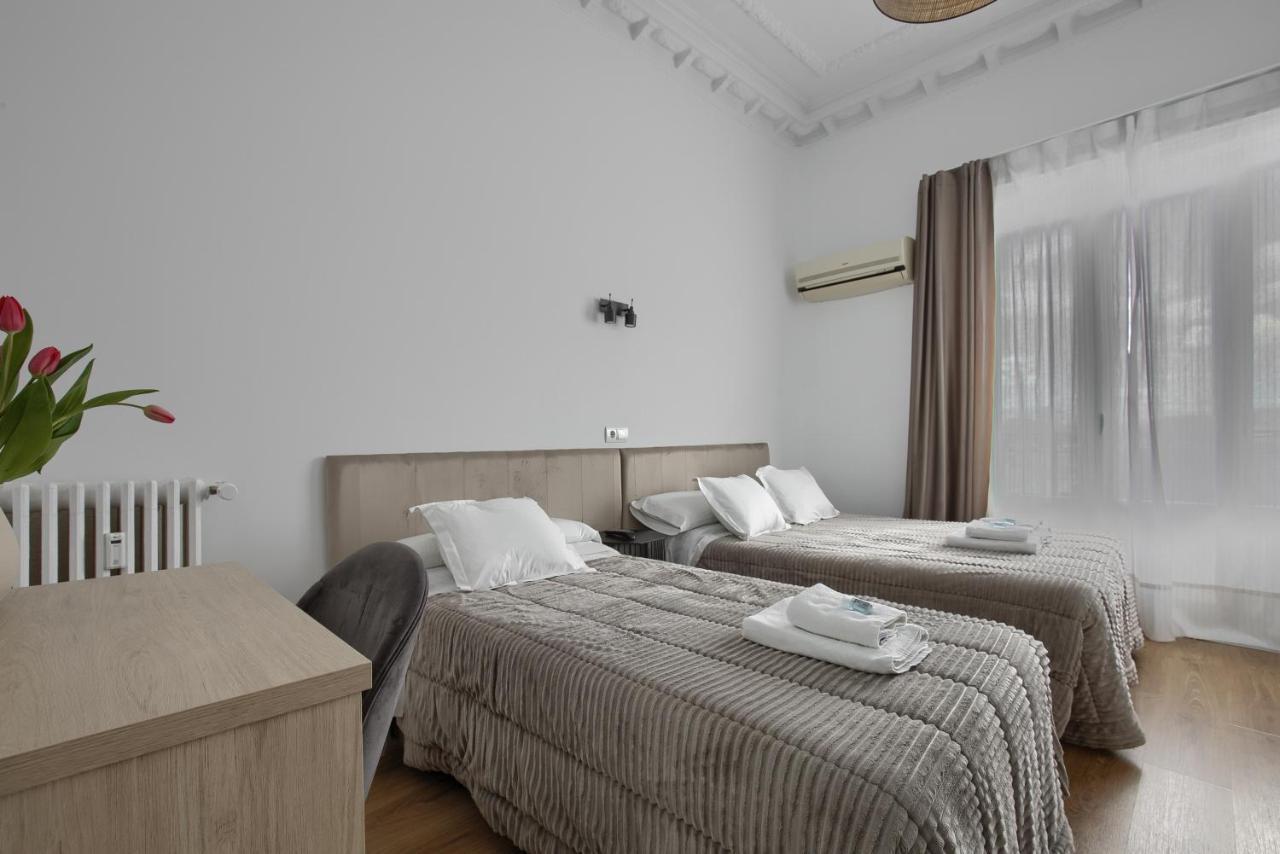 Hostal Besaya Madrid Exterior photo