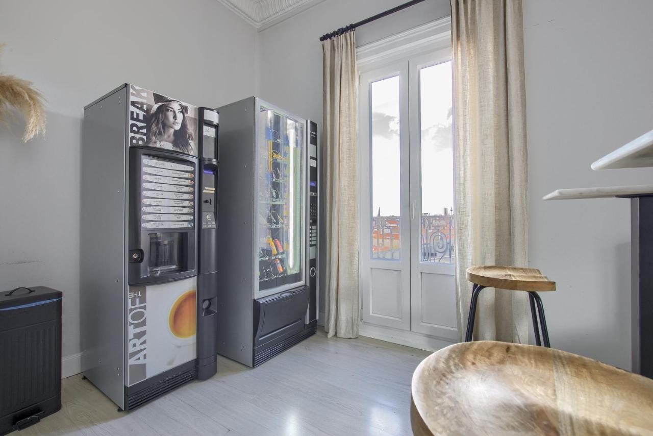 Hostal Besaya Madrid Exterior photo