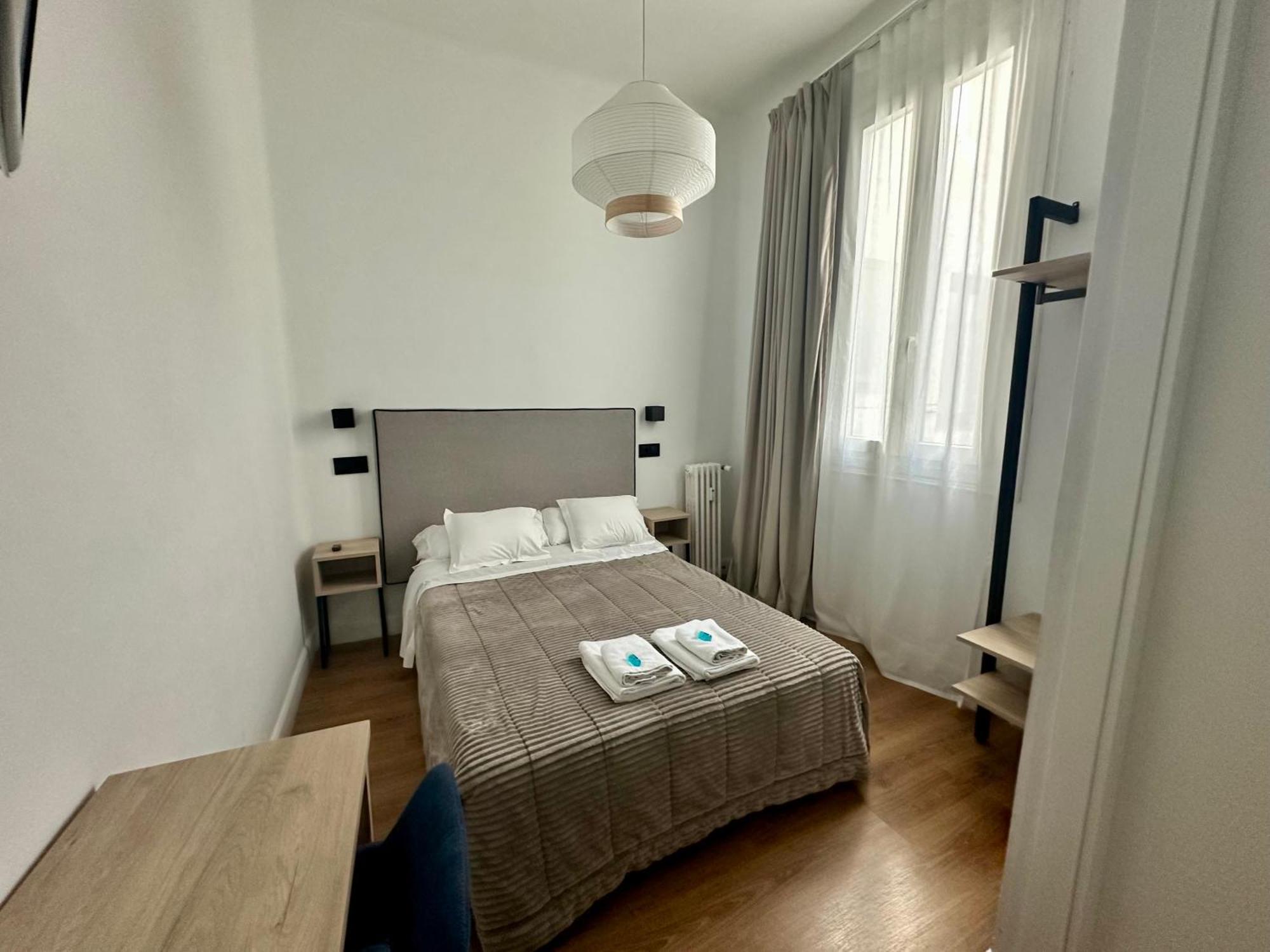 Hostal Besaya Madrid Exterior photo