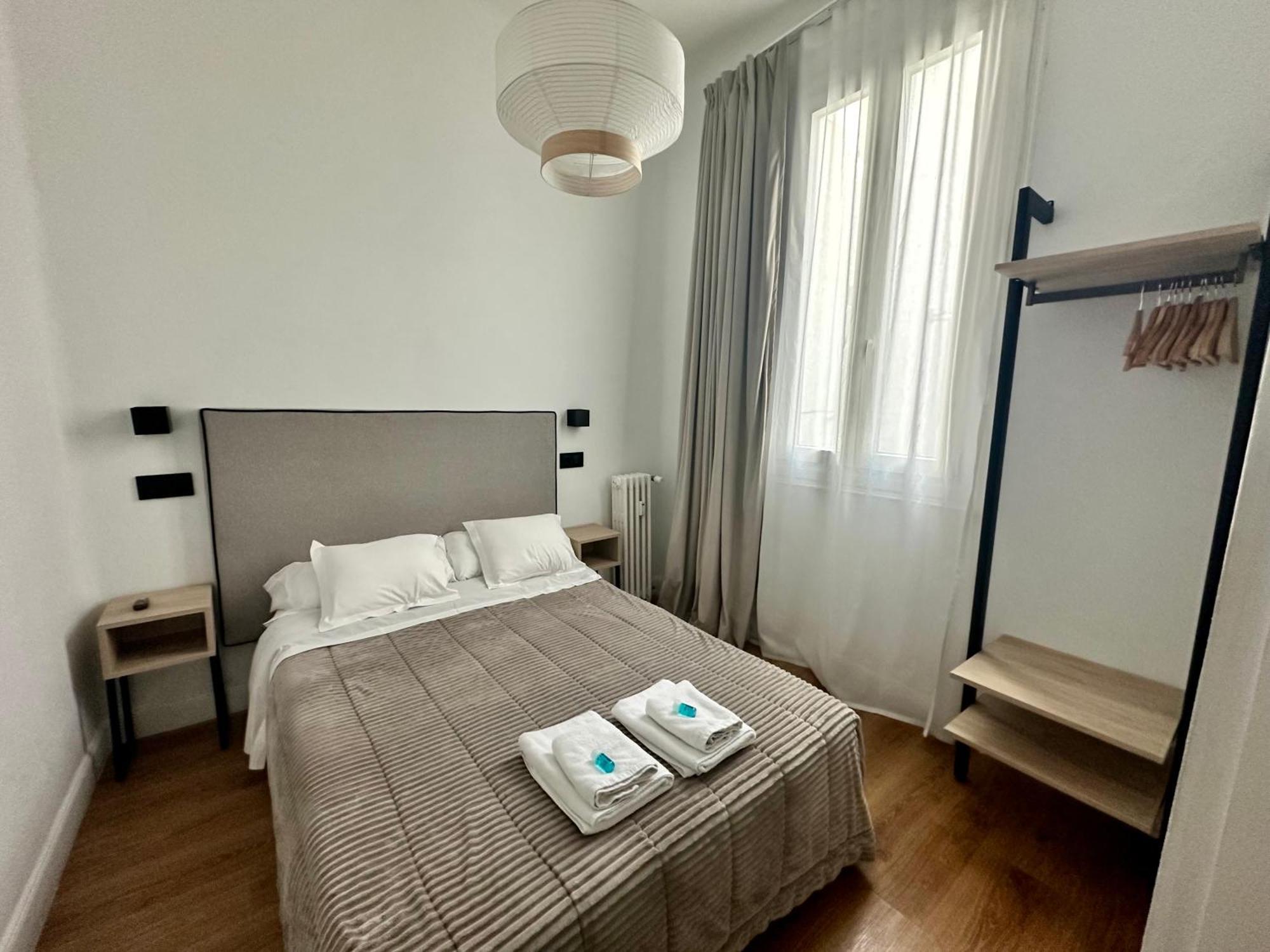 Hostal Besaya Madrid Exterior photo