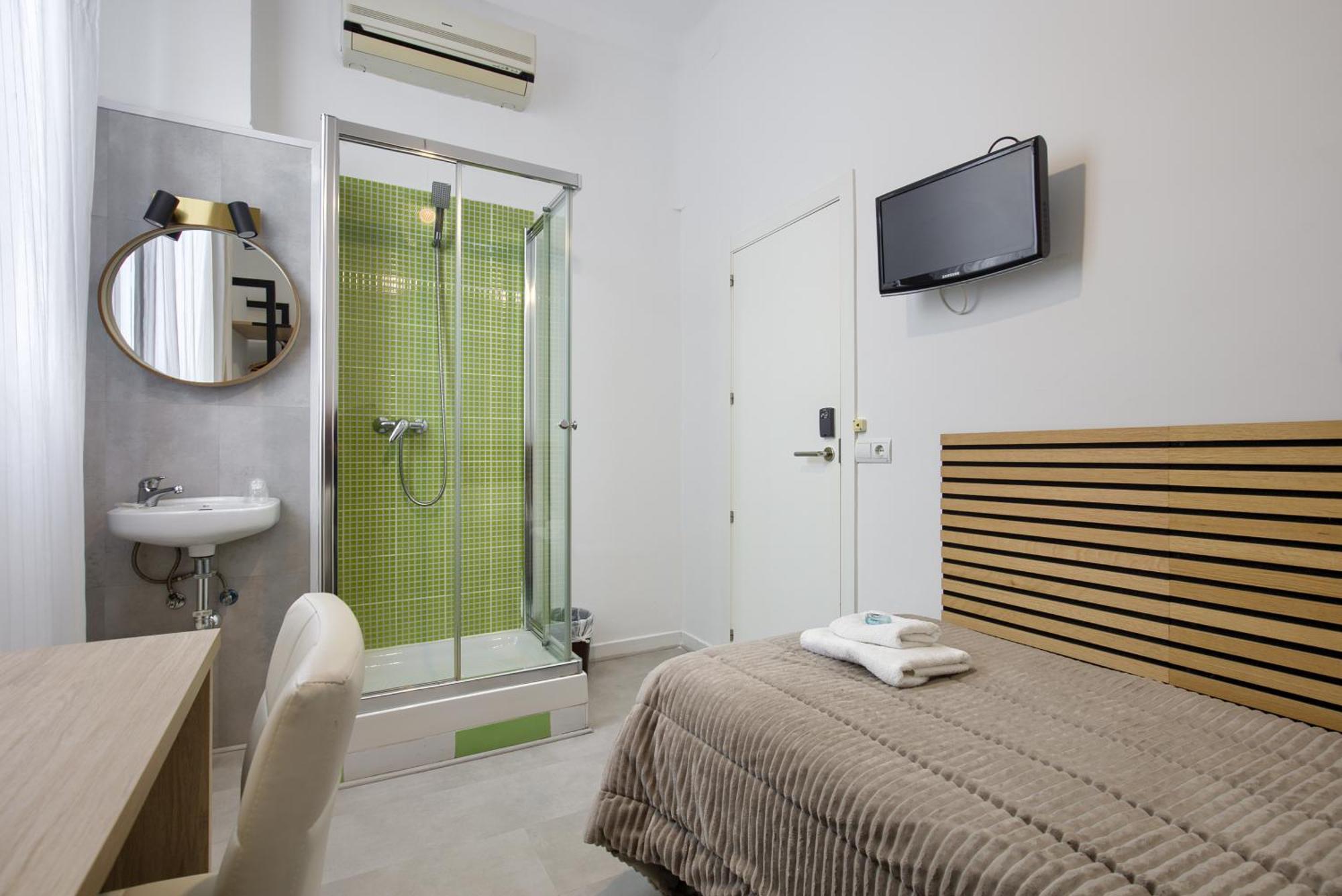 Hostal Besaya Madrid Exterior photo