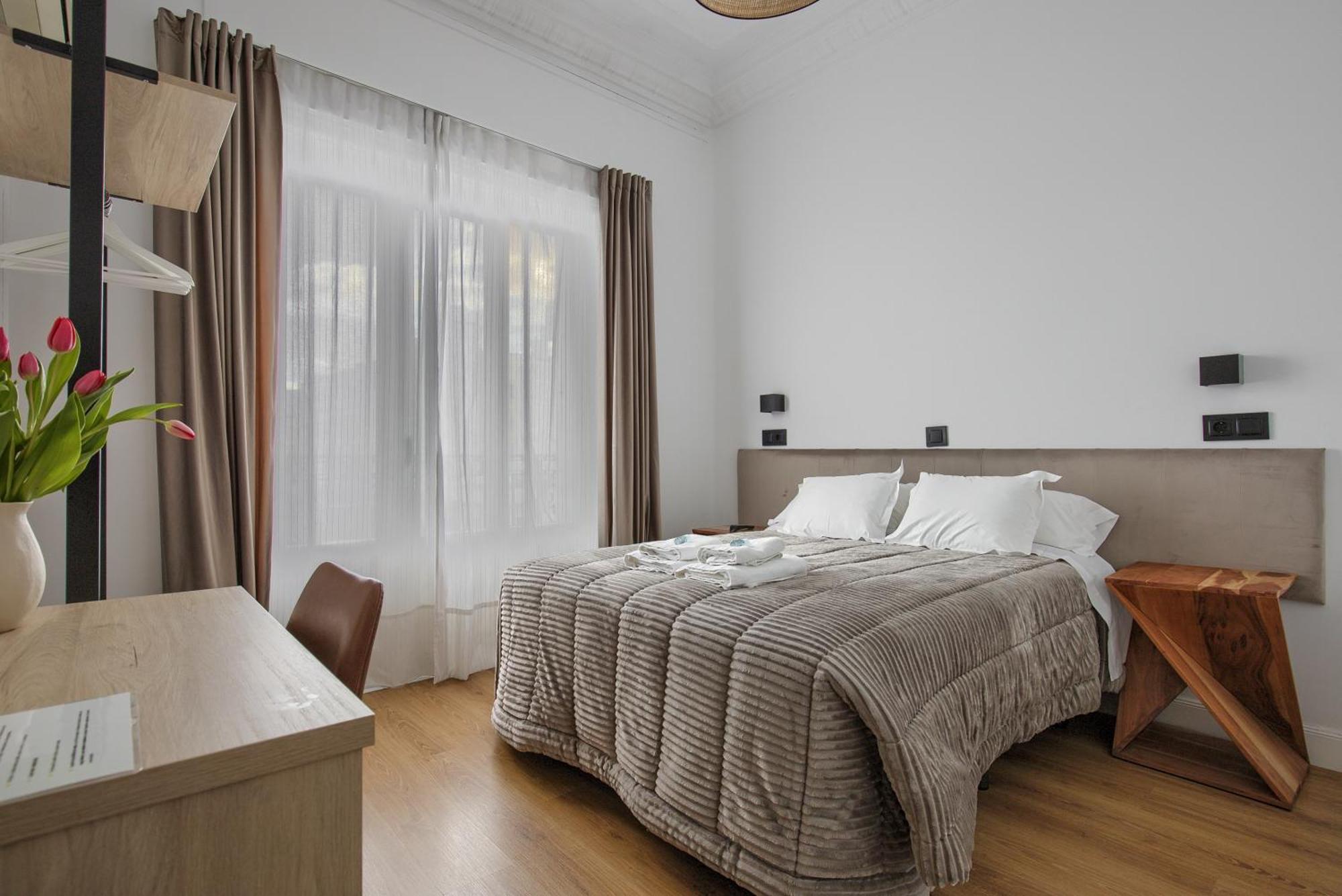Hostal Besaya Madrid Exterior photo