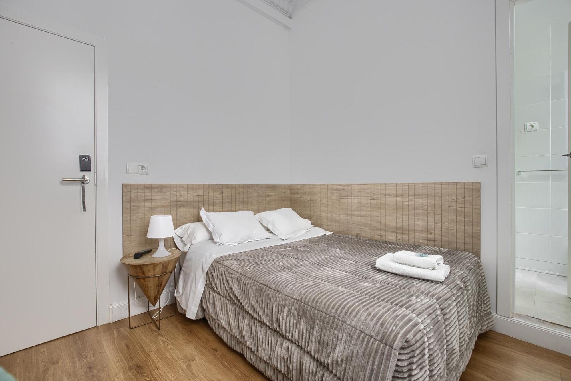 Hostal Besaya Madrid Exterior photo