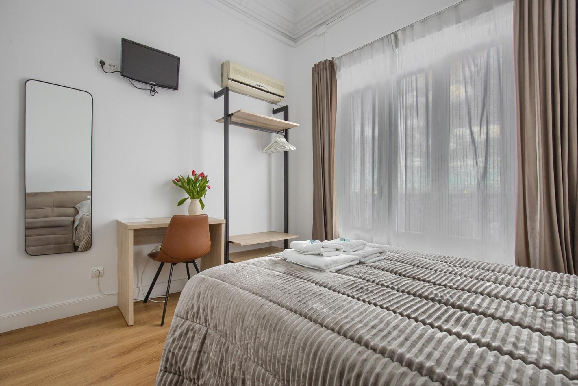 Hostal Besaya Madrid Exterior photo