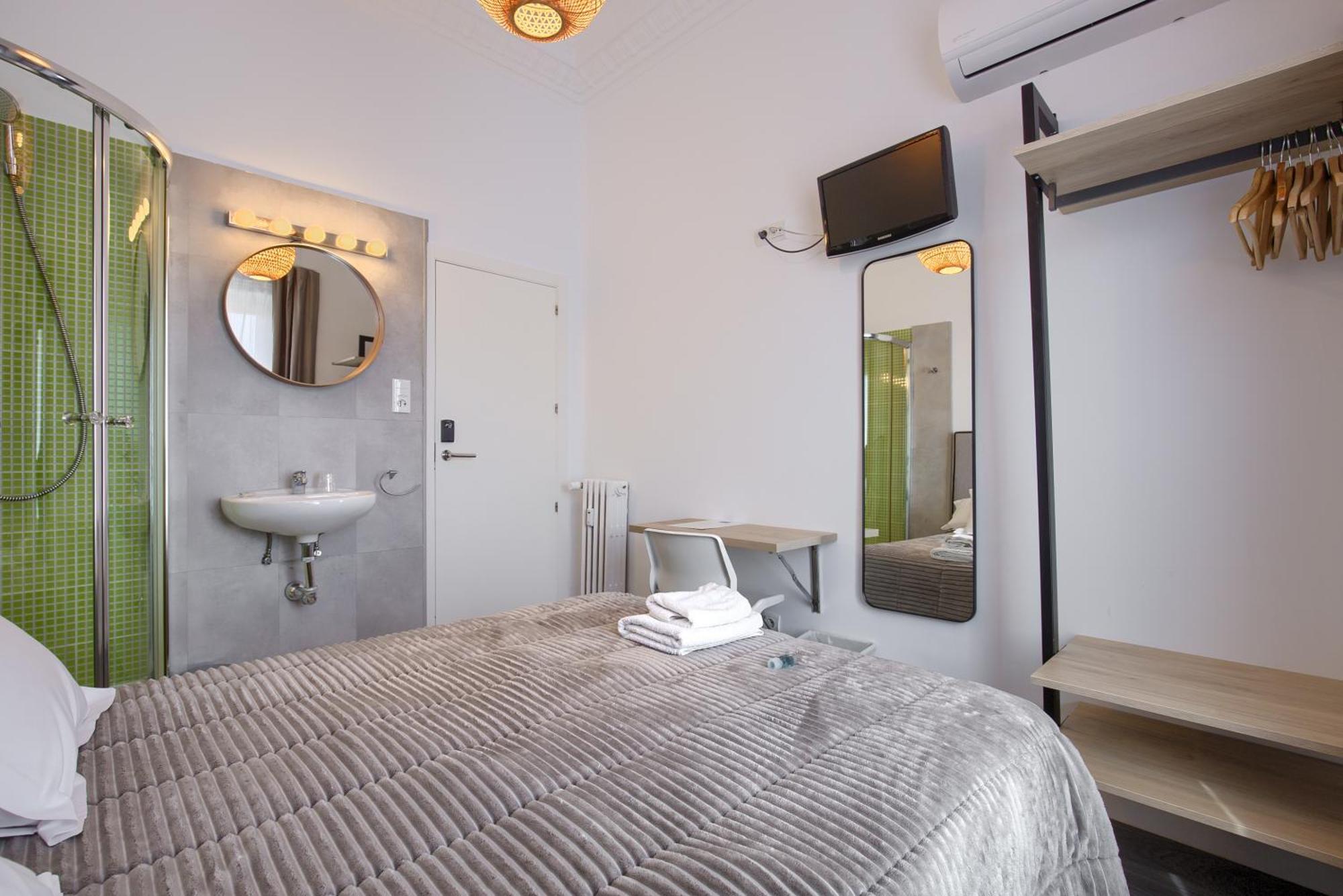 Hostal Besaya Madrid Exterior photo