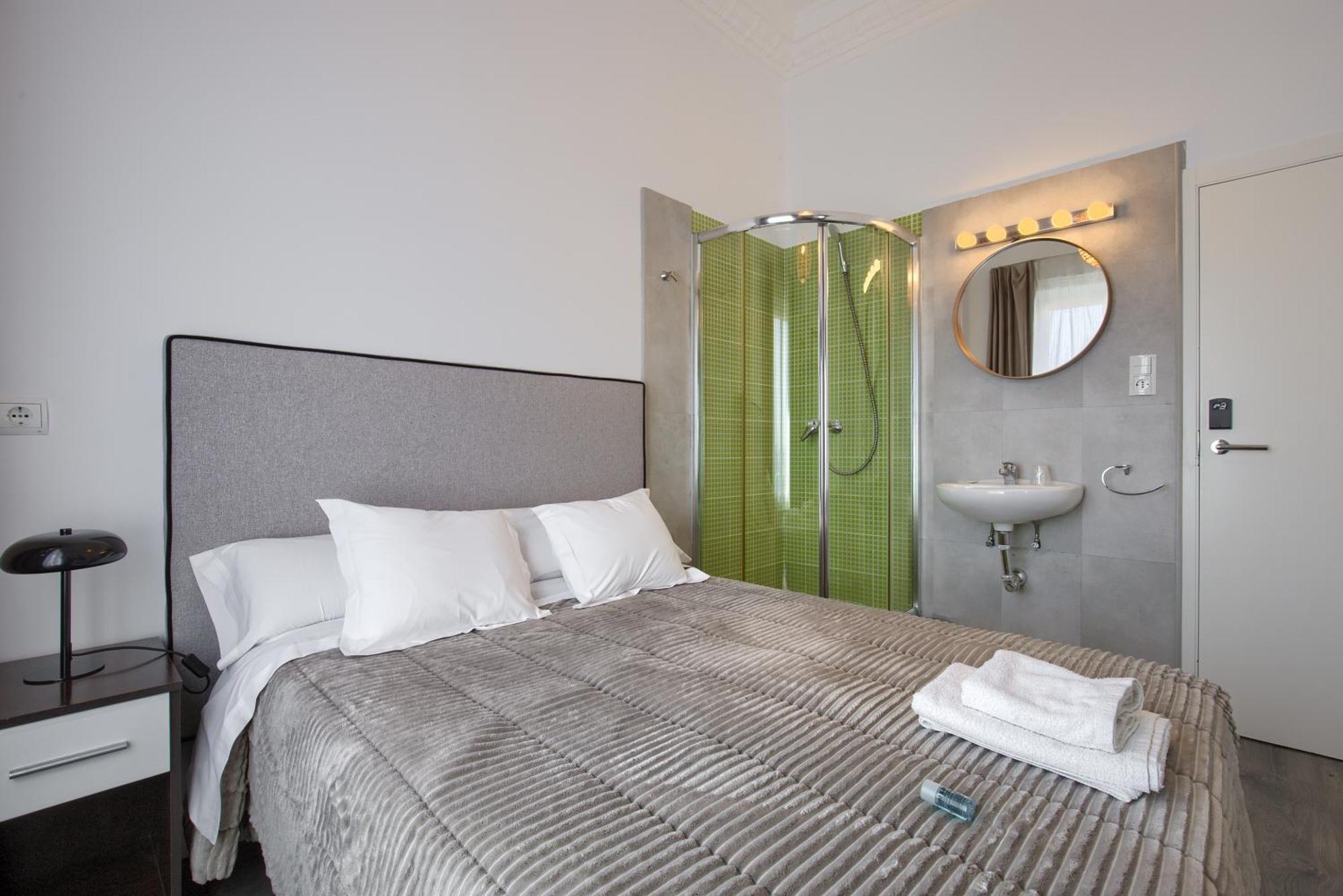 Hostal Besaya Madrid Exterior photo