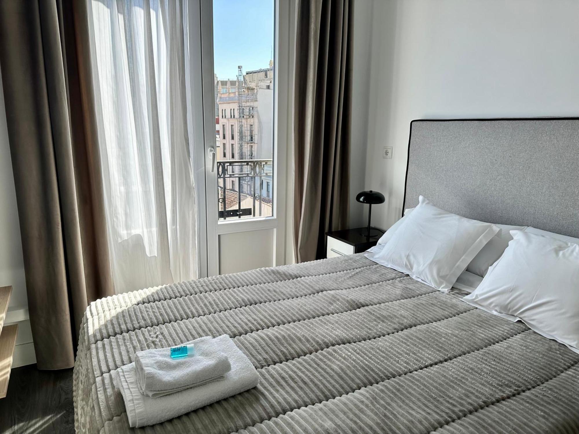 Hostal Besaya Madrid Exterior photo