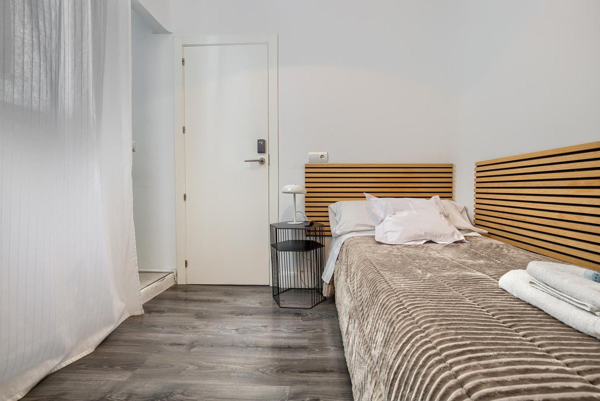 Hostal Besaya Madrid Exterior photo