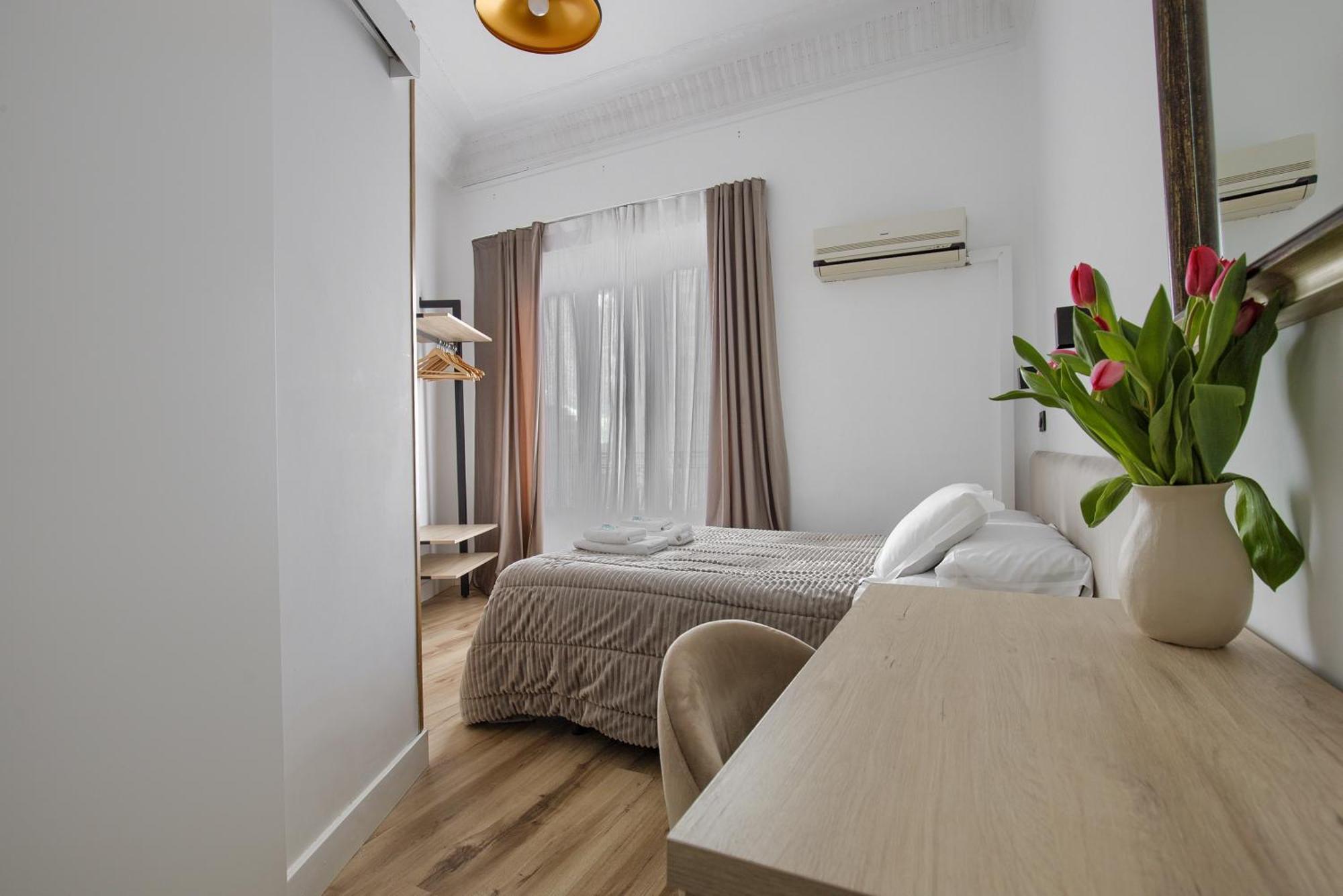 Hostal Besaya Madrid Exterior photo
