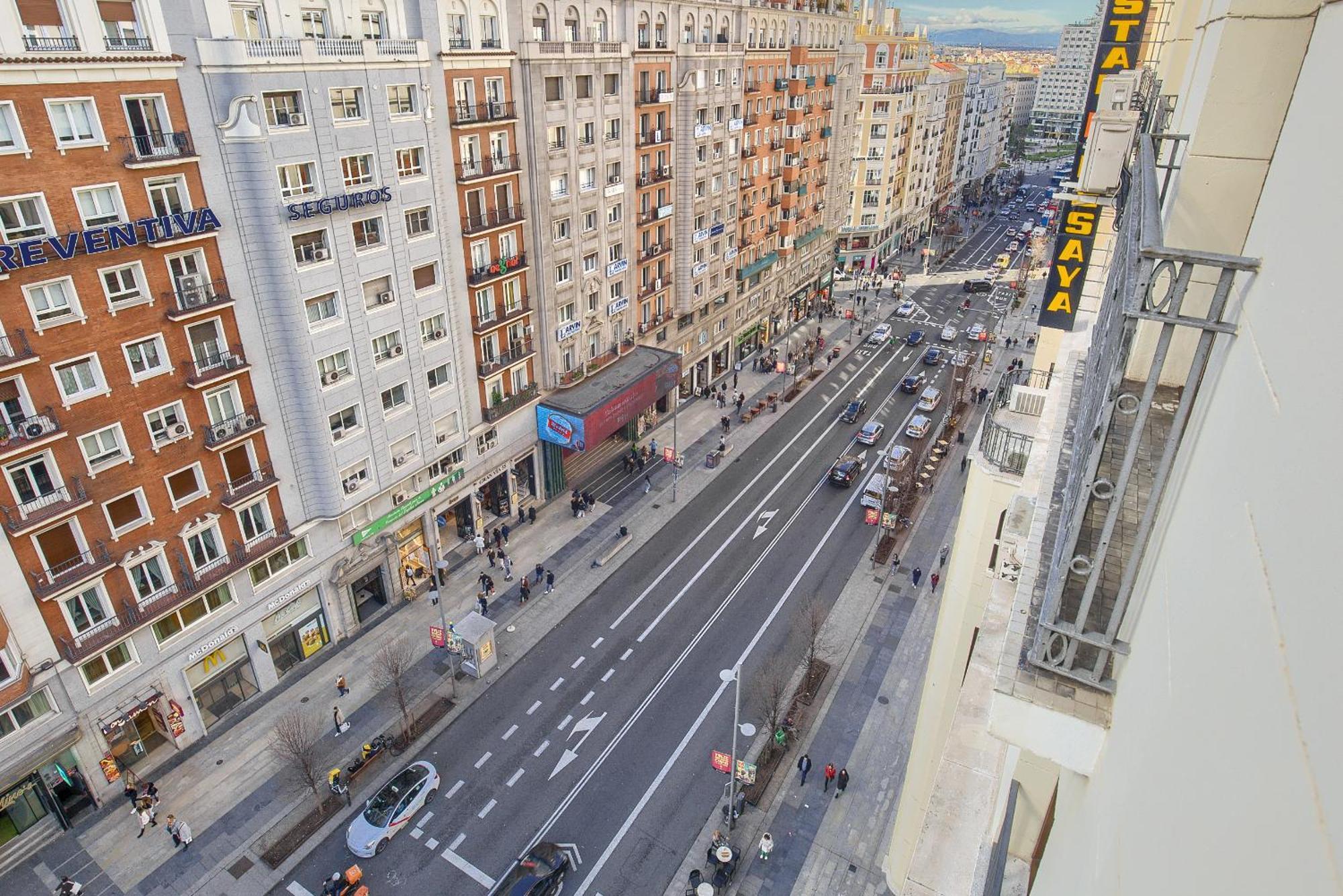 Hostal Besaya Madrid Exterior photo