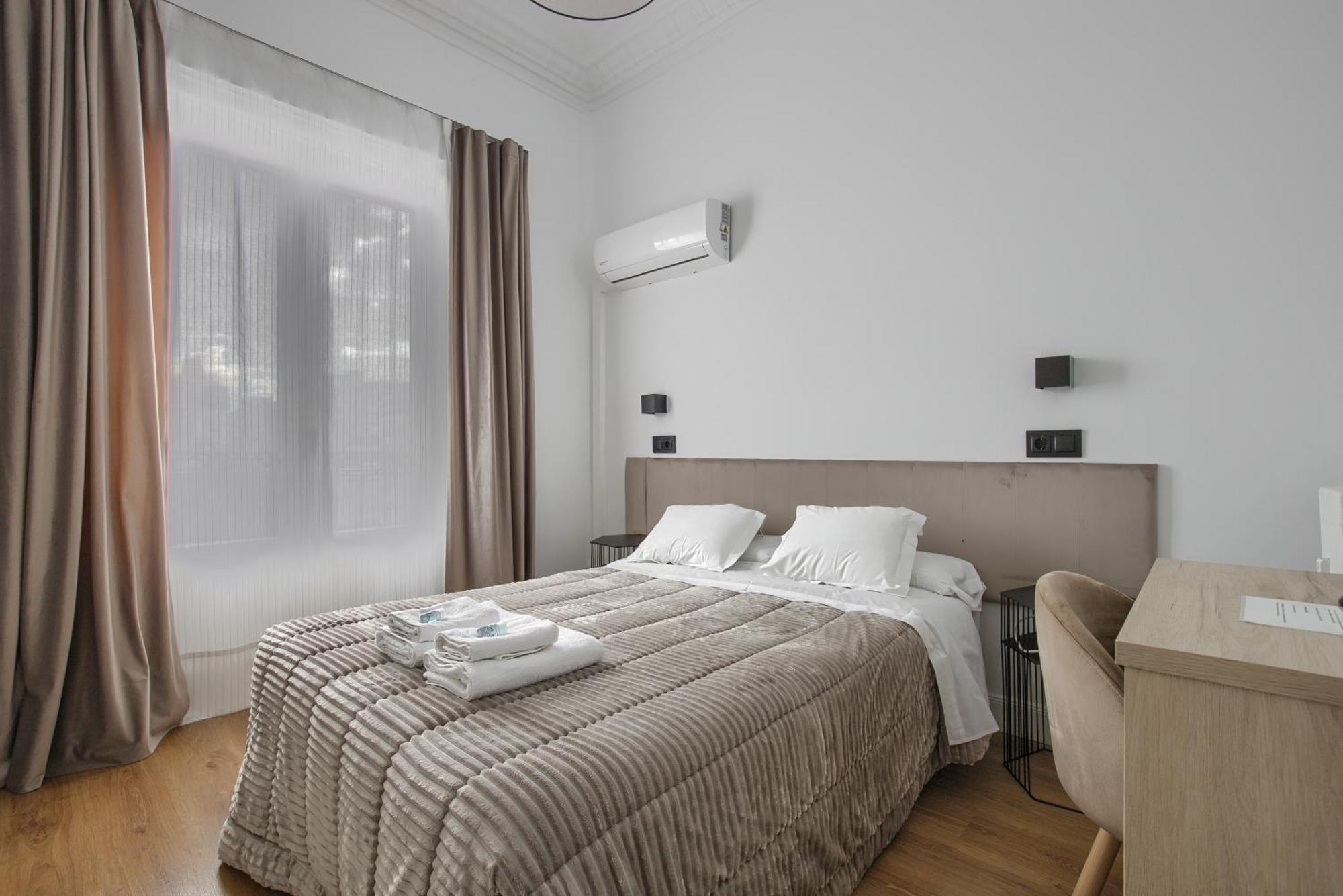 Hostal Besaya Madrid Exterior photo