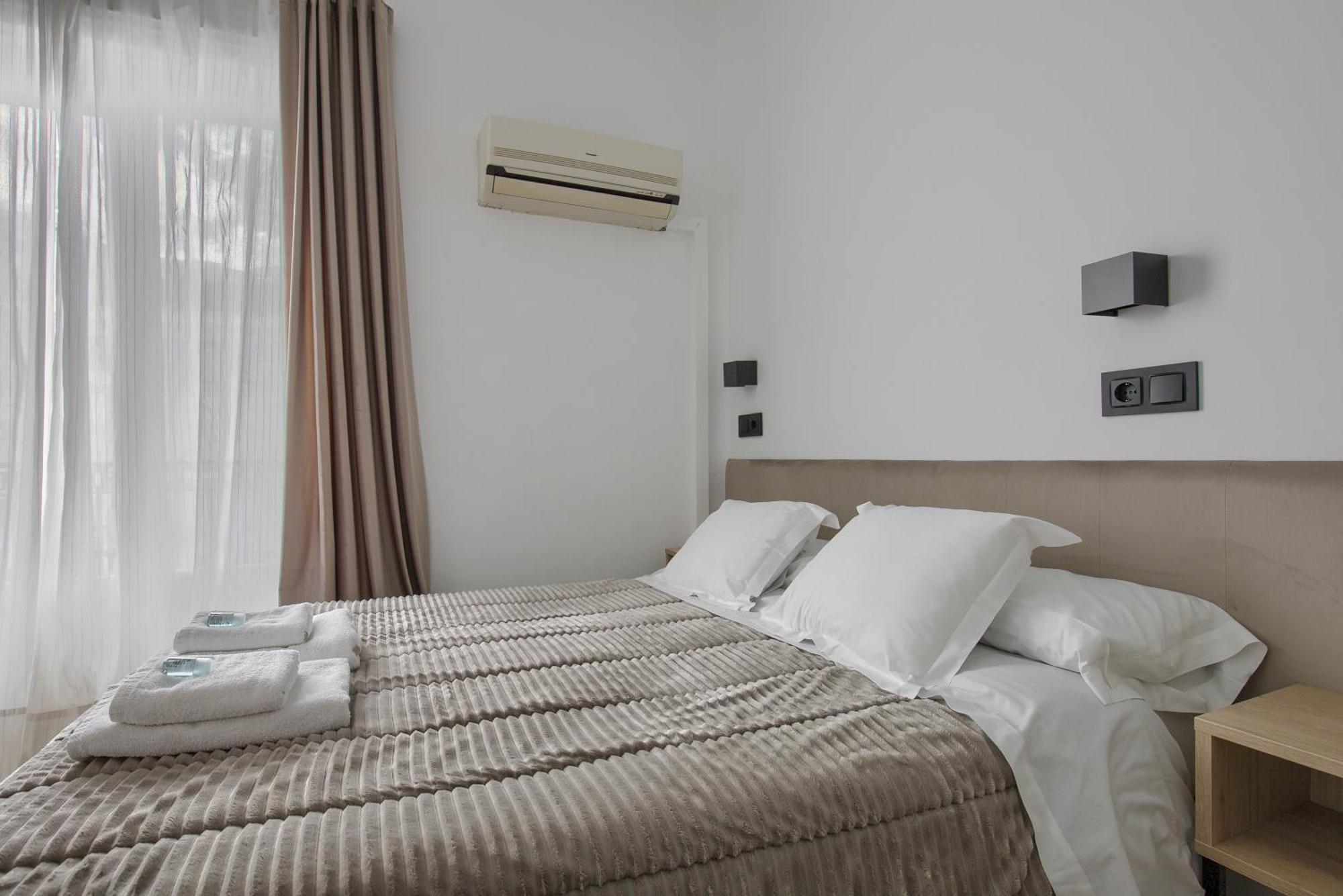Hostal Besaya Madrid Exterior photo
