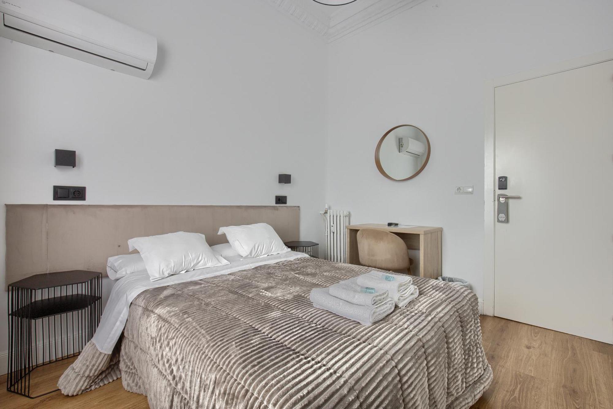 Hostal Besaya Madrid Exterior photo