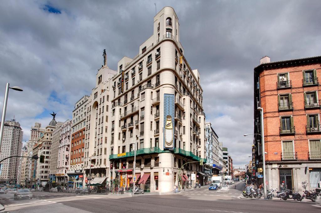 Hostal Besaya Madrid Exterior photo