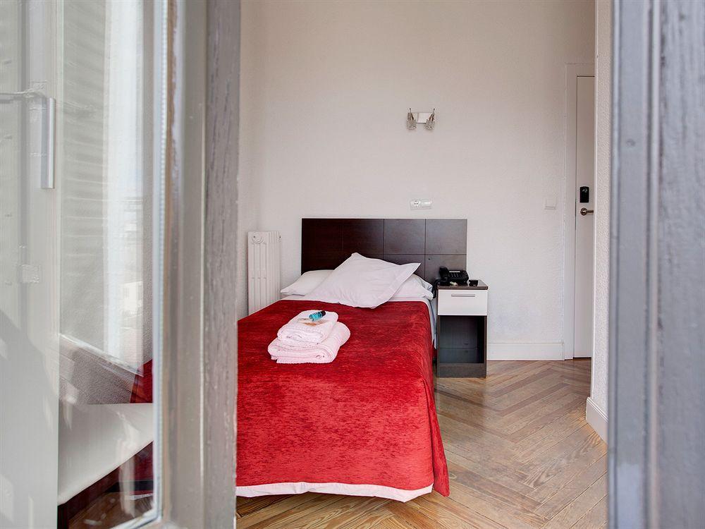 Hostal Besaya Madrid Exterior photo