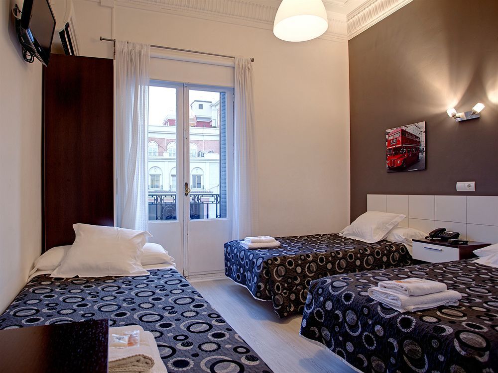 Hostal Besaya Madrid Exterior photo